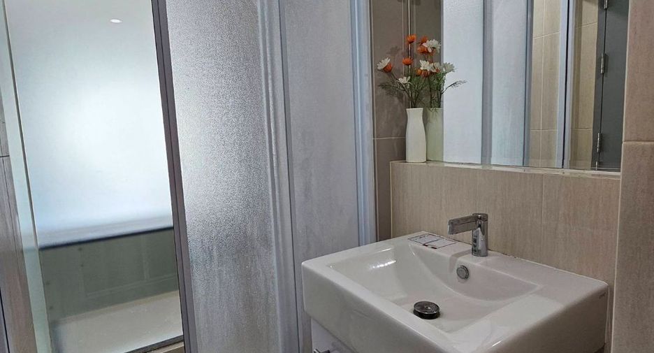Wohnung zur Miete mit 2 Zimmer in Huai Khwang, Bangkok