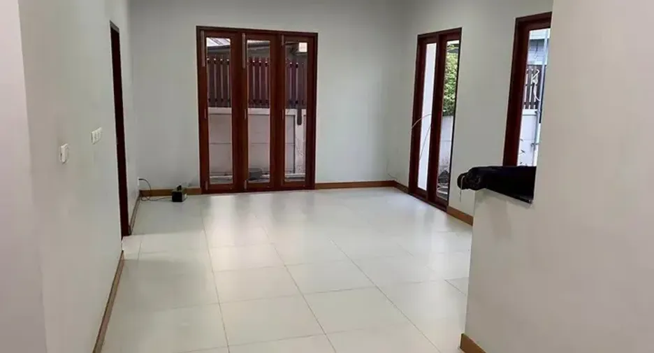 Casa en venta de 4 habitaciones en Bang Khun Thian, Bangkok