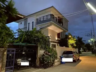 Casa en venta de 4 habitaciones en Bang Khun Thian, Bangkok
