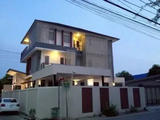 Casa en venta de 4 habitaciones en Bang Khun Thian, Bangkok