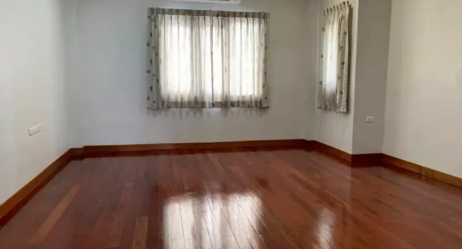Casa en venta de 4 habitaciones en Bang Khun Thian, Bangkok