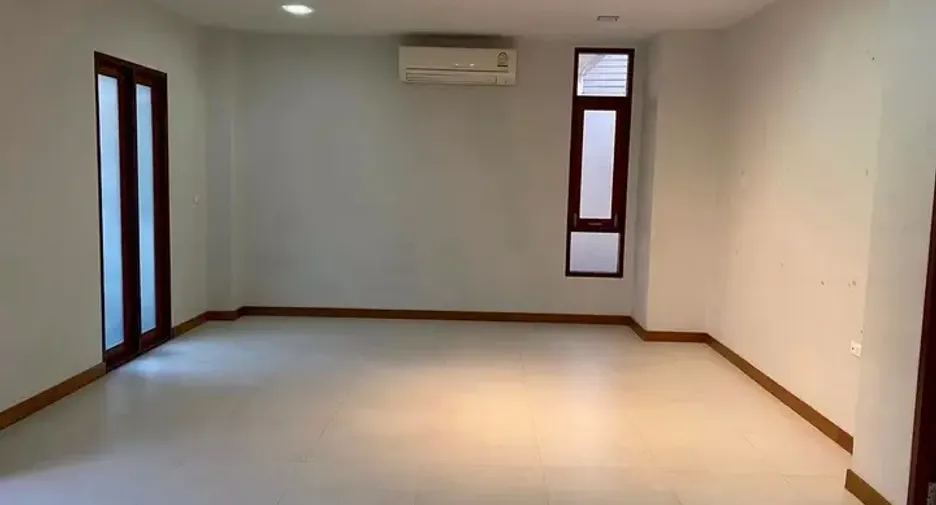 Casa en venta de 4 habitaciones en Bang Khun Thian, Bangkok