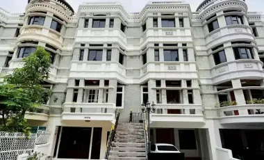 Casa adosada en alquiler de 4 habitaciones en Watthana, Bangkok