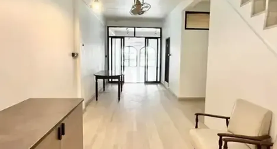 Haus zur Miete mit 2 Zimmer in Watthana, Bangkok