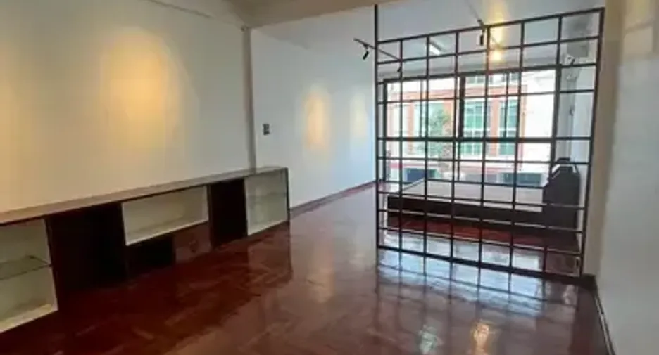 Haus zur Miete mit 2 Zimmer in Watthana, Bangkok