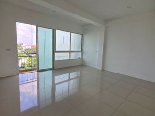 Gewerbefläche zur Miete mit 8 Zimmer in Lat Phrao, Bangkok