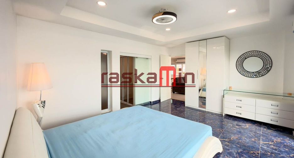 For sale 3 bedrooms condo in Bang Lamung, Chonburi