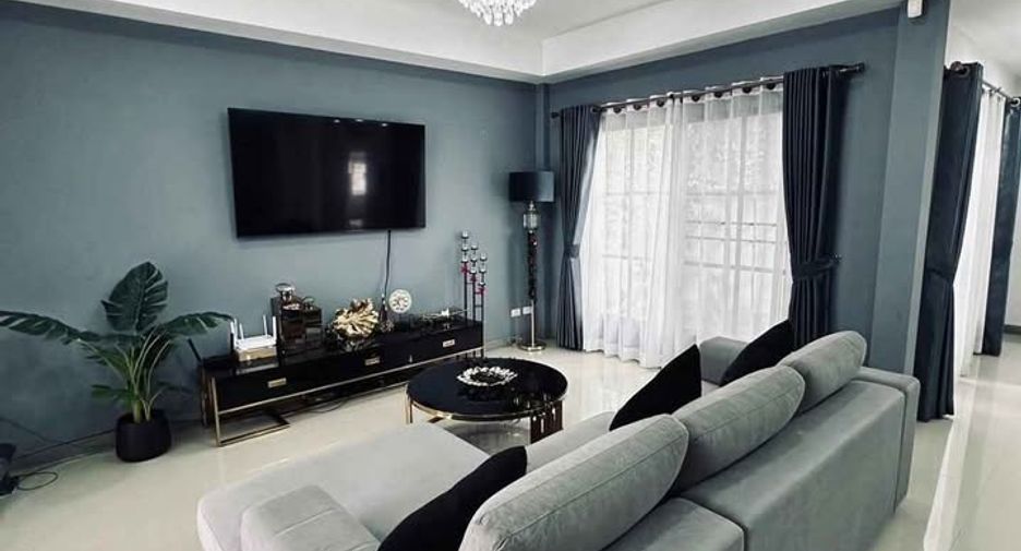 Casa en alquiler de 3 habitaciones en Bang Lamung, Chonburi
