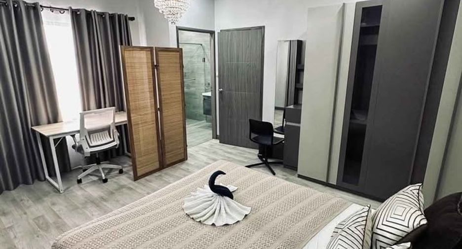 Casa en alquiler de 3 habitaciones en Bang Lamung, Chonburi