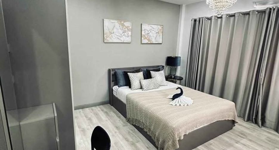 Casa en alquiler de 3 habitaciones en Bang Lamung, Chonburi