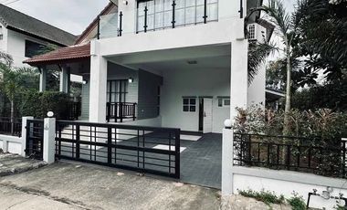 Casa en alquiler de 3 habitaciones en Bang Lamung, Chonburi