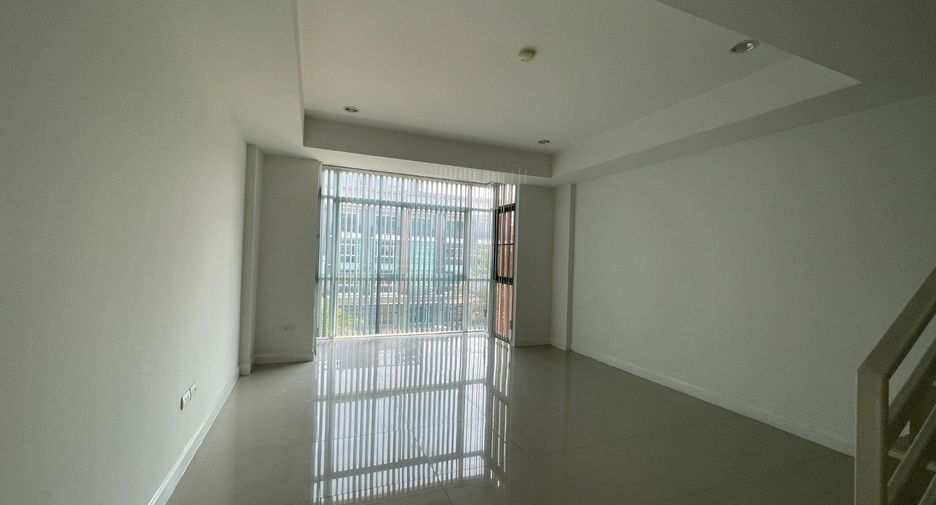 For rent 3 bed office in Mueang Chiang Mai, Chiang Mai
