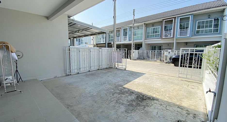 For sale 3 ベッドルーム townhouse in Mueang Pathum Thani, Pathum Thani