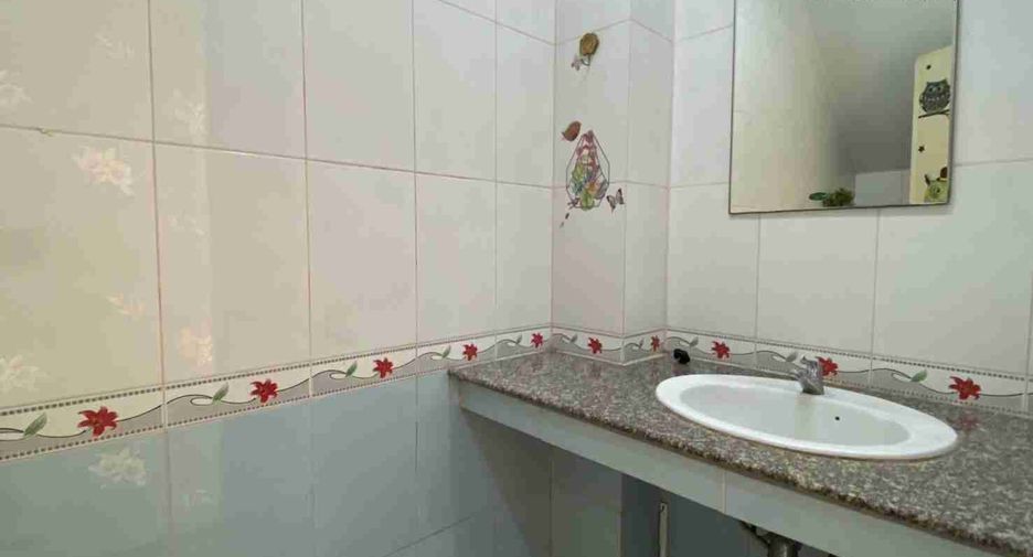 Аренда и продажа 4 спальни торговое помещение в Si Racha, Чонбури