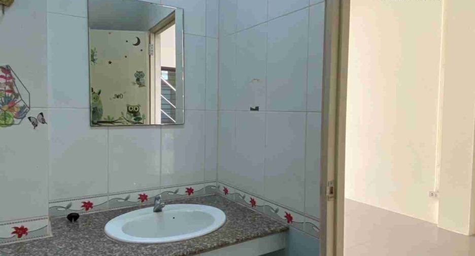 Аренда и продажа 4 спальни торговое помещение в Si Racha, Чонбури