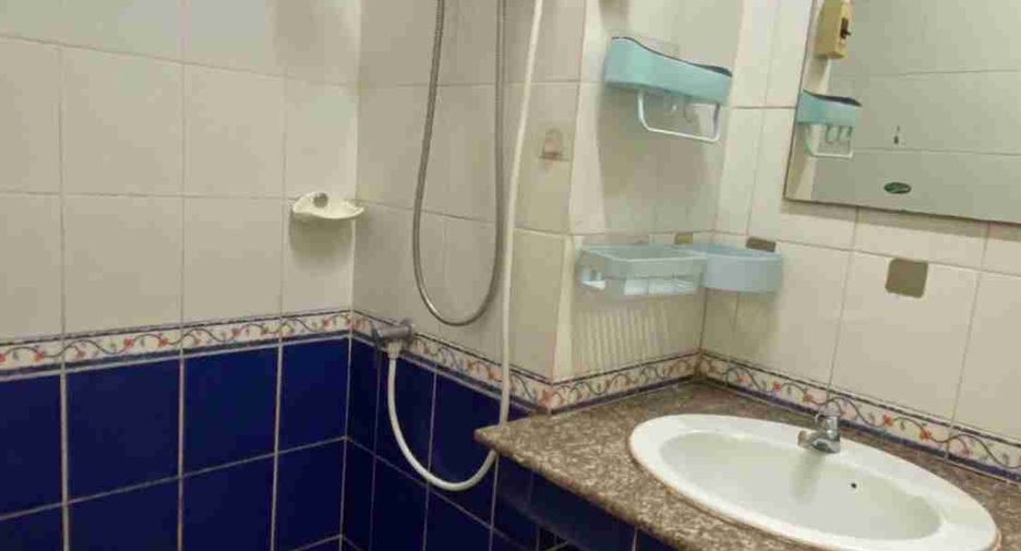 Аренда и продажа 4 спальни торговое помещение в Si Racha, Чонбури