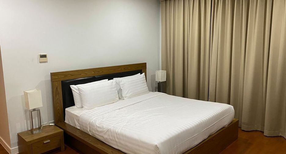 For rent 3 bedrooms condo in Khlong Toei, Bangkok