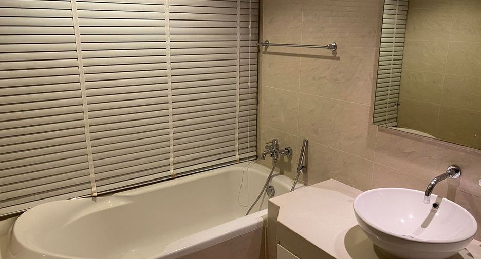 For rent 3 bedrooms condo in Khlong Toei, Bangkok