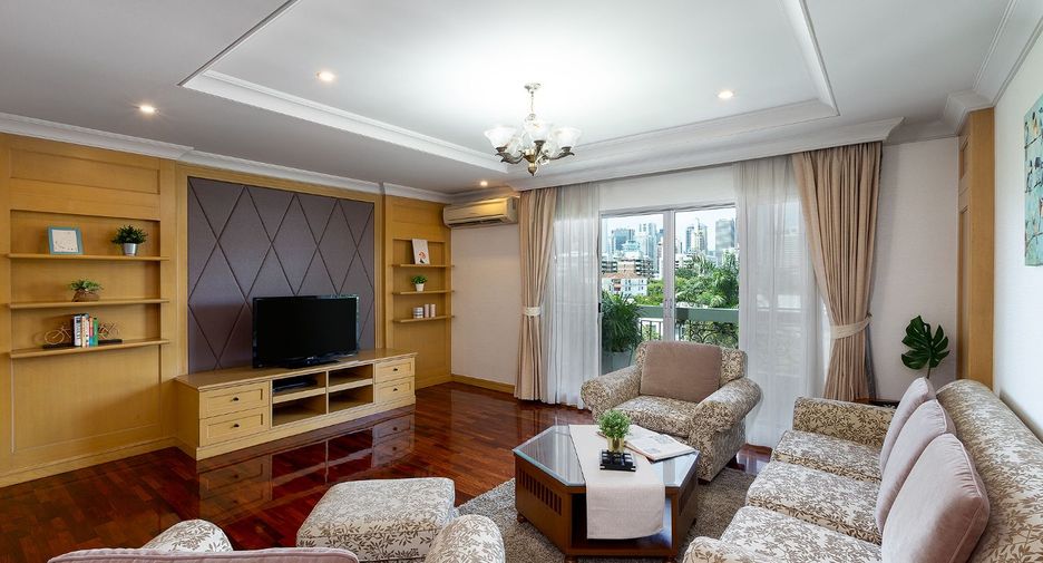 For rent 3 bedrooms apartment in Watthana, Bangkok