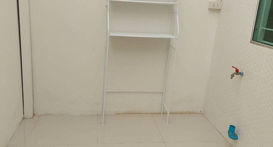 For sale 3 bedrooms townhouse in Don Mueang, Bangkok