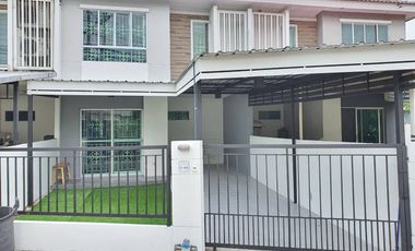 For sale 3 bedrooms townhouse in Don Mueang, Bangkok