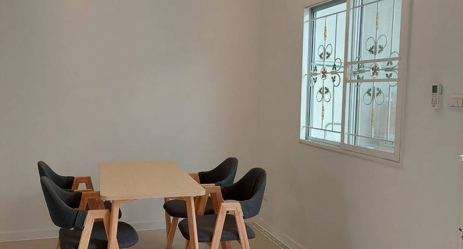 For sale 3 bedrooms townhouse in Don Mueang, Bangkok