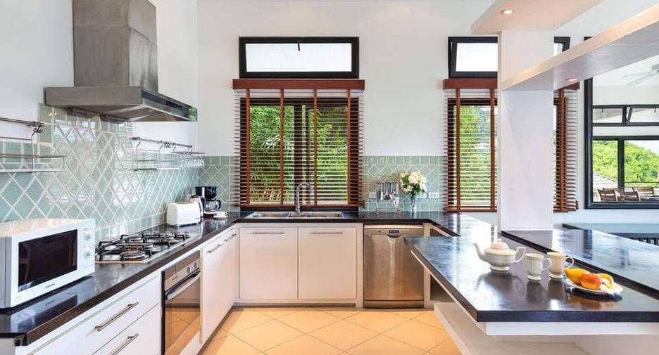 For rent 4 bedrooms villa in Mueang Phuket, Phuket