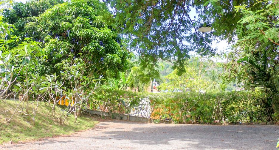 For rent 4 bedrooms villa in Mueang Phuket, Phuket