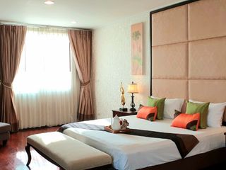 For rent 4 bed serviced apartment in Watthana, Bangkok