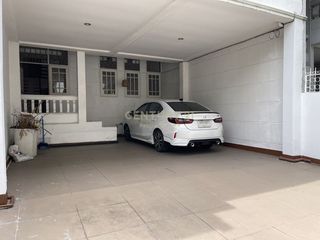 For sale 4 bed townhouse in Din Daeng, Bangkok