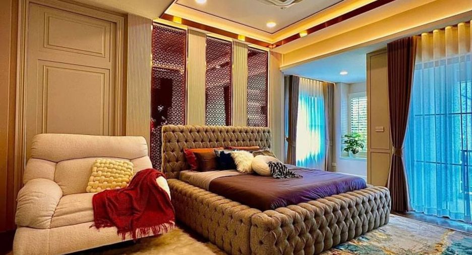 Haus zur Miete und zum Kauf mit 4 Zimmer in Saphan Sung, Bangkok