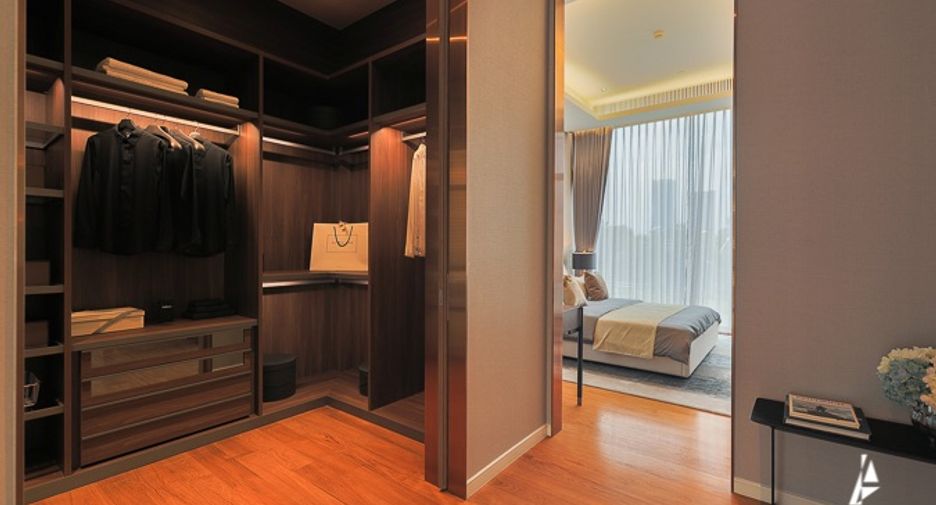 For sale 3 bedrooms condo in Pathum Wan, Bangkok