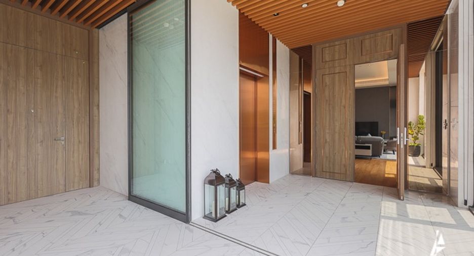 For sale 3 bedrooms condo in Pathum Wan, Bangkok