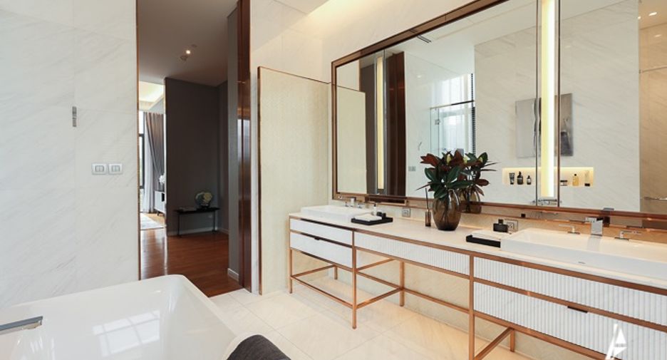 For sale 3 bedrooms condo in Pathum Wan, Bangkok