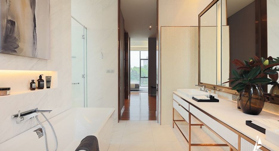 For sale 3 bedrooms condo in Pathum Wan, Bangkok