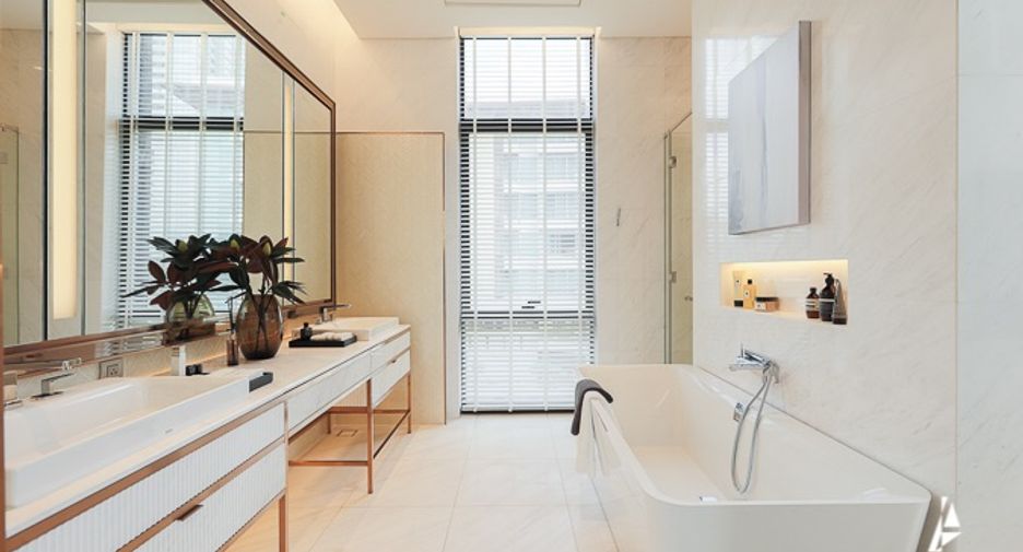 For sale 3 bedrooms condo in Pathum Wan, Bangkok