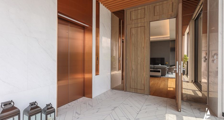 For sale 3 bedrooms condo in Pathum Wan, Bangkok