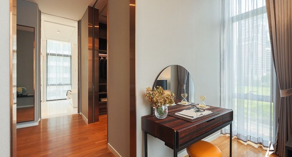 For sale 3 bedrooms condo in Pathum Wan, Bangkok