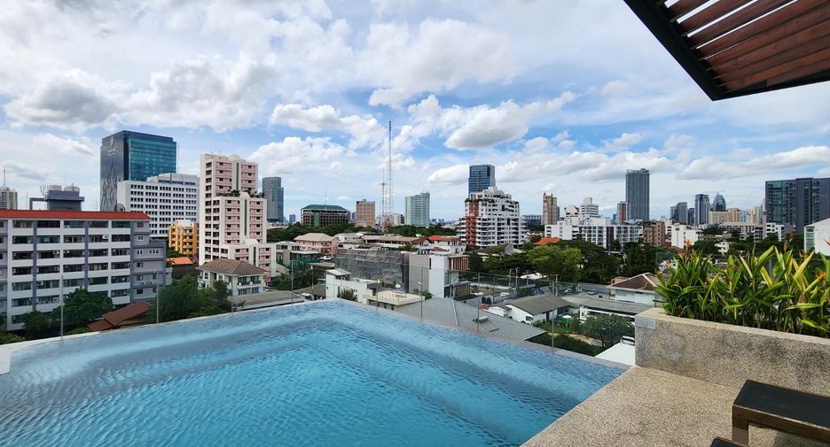 For rent and for sale 1 bed condo in Phaya Thai, Bangkok