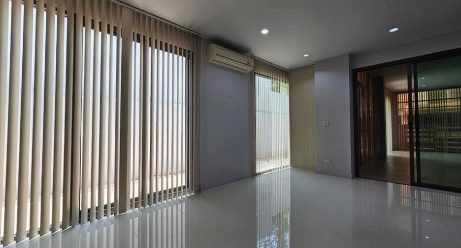 À louer et à vendre 7 chambres maison à Yan Nawa, Bangkok