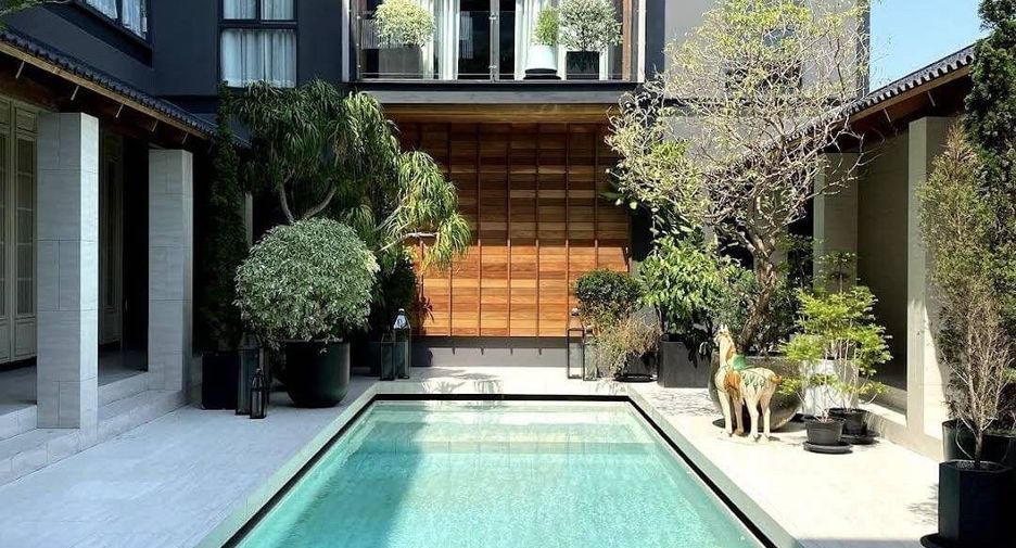 For sale 4 ベッドルーム house in Wang Thonglang, Bangkok