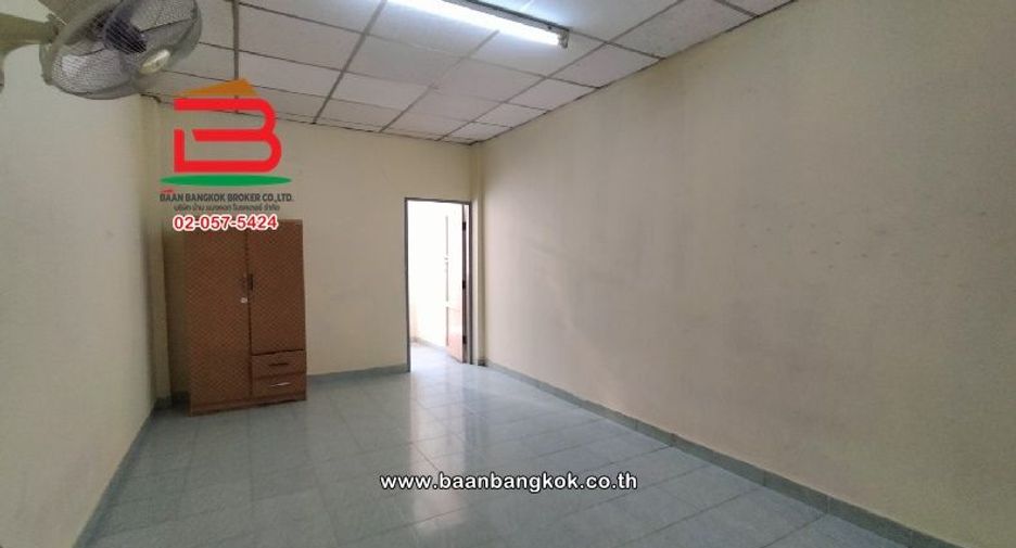 出售 20 卧室 服务式公寓 在 Khlong Luang, Pathum Thani
