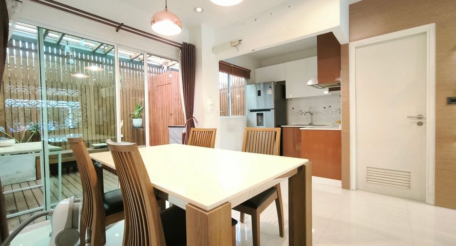 For sale 3 bedrooms townhouse in Suan Luang, Bangkok