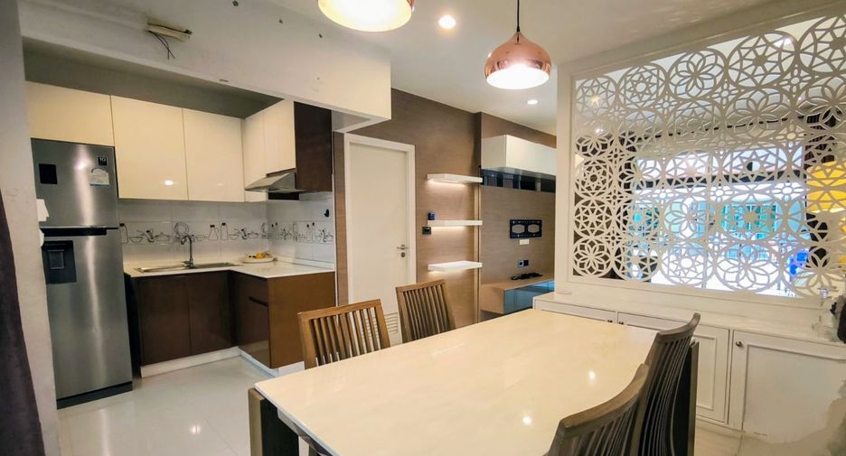 For sale 3 bedrooms townhouse in Suan Luang, Bangkok