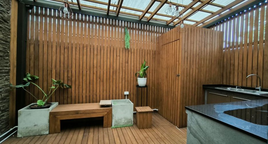 For sale 3 bedrooms townhouse in Suan Luang, Bangkok
