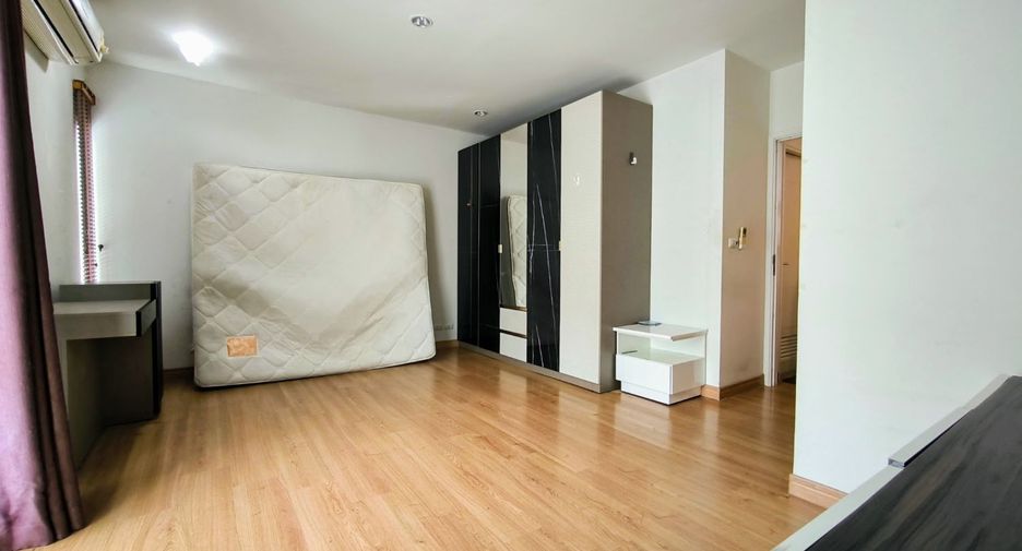 For sale 3 bedrooms townhouse in Suan Luang, Bangkok
