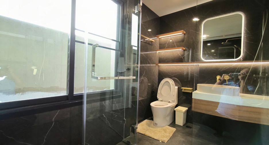 For sale 3 bedrooms townhouse in Suan Luang, Bangkok