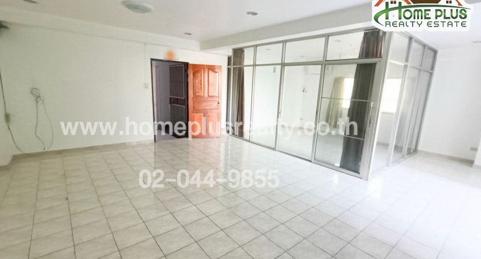 For sale 1 bed condo in Khan Na Yao, Bangkok