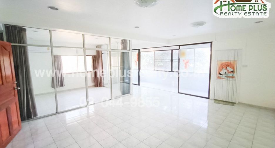 For sale 1 bed condo in Khan Na Yao, Bangkok