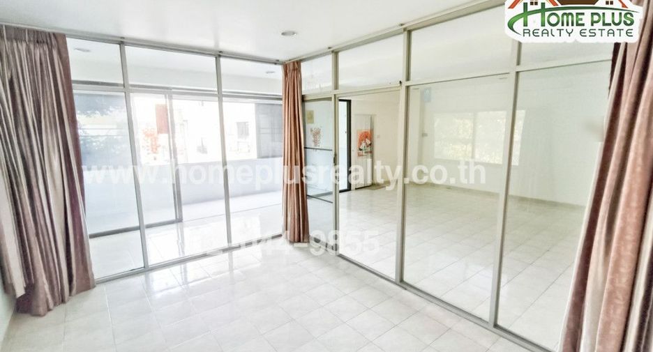 For sale 1 bed condo in Khan Na Yao, Bangkok